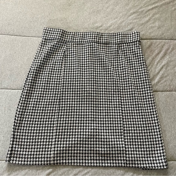 Kim Rogers Dresses & Skirts - Kim Rogers Classic Houndstooth Skirt